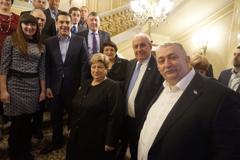 Натисніть для перегляду збільшеного зображення Зустріч Прем'єр-Міністра Греції Алексіса Ципраса з активістами грецьких товариств на чолі з Головою Федерації грецьких товариств України Олександрою Іванівною Проценко-Пічаджи
