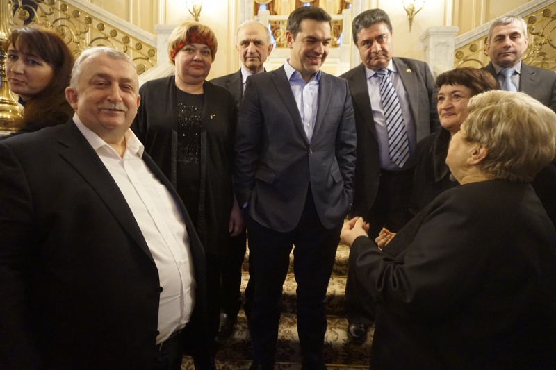 Натисніть для перегляду збільшеного зображення Зустріч Прем'єр-Міністра Греції Алексіса Ципраса з активістами грецьких товариств на чолі з Головою Федерації грецьких товариств України Олександрою Іванівною Проценко-Пічаджи