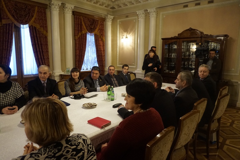 Натисніть для перегляду збільшеного зображення Зустріч Прем'єр-Міністра Греції Алексіса Ципраса з активістами грецьких товариств на чолі з Головою Федерації грецьких товариств України Олександрою Іванівною Проценко-Пічаджи