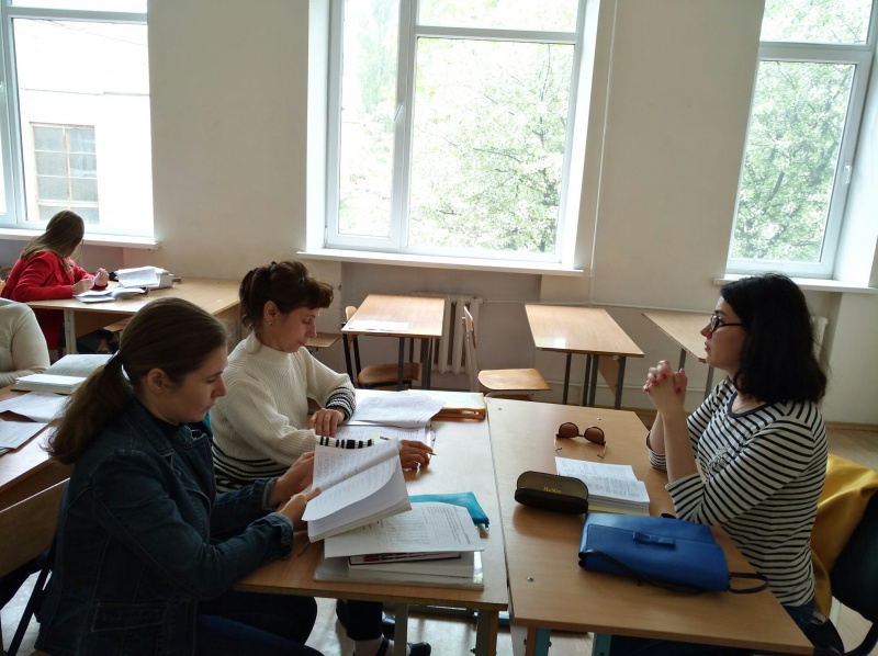 Натисніть для перегляду збільшеного зображення Заняття в Центрі вивчення новогрецької мови 29.04.2017 року