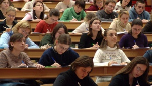 УКРАЇНСЬКІ СТУДЕНТИ МАСОВО ГОЛОСУЮТЬ ЗА НАВЧАННЯ ЗАКОРДОНОМ