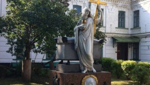 Тривають роботи по проекту благоустрою скверу у Національному заповіднику "Києво-Печерська Лавра" 